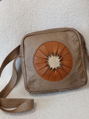 Vtg 70's Moroccan Taupe Leather Crossbody Bag with Tan Sunburst Accent